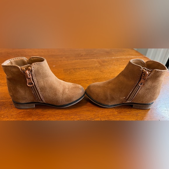 Cat & Jack Penelope toddler booties, size 6, cognac - Picture 5 of 5